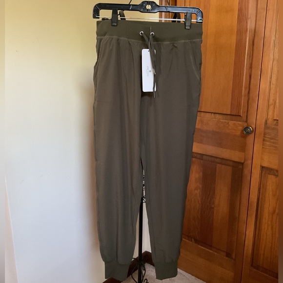 CRZ Yoga Ripstop Jogger with Pockets 28' - Picture 2 of 7